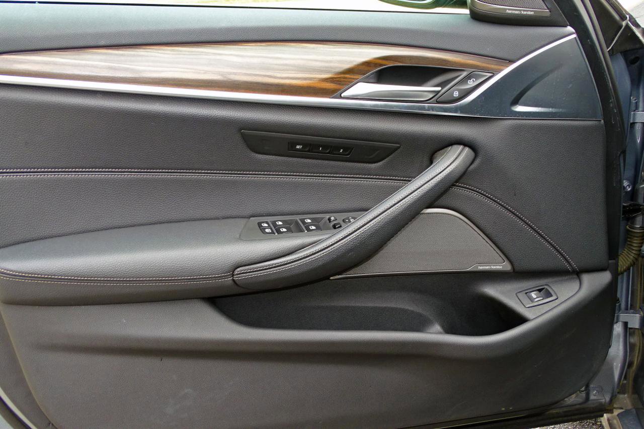 Used 2023 BMW 540i w/ Executive Package image 14