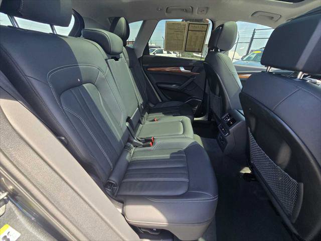 Used 2022 Audi Q5 2.0T Premium Plus w/ Premium Plus Package AWD/4WD image 12