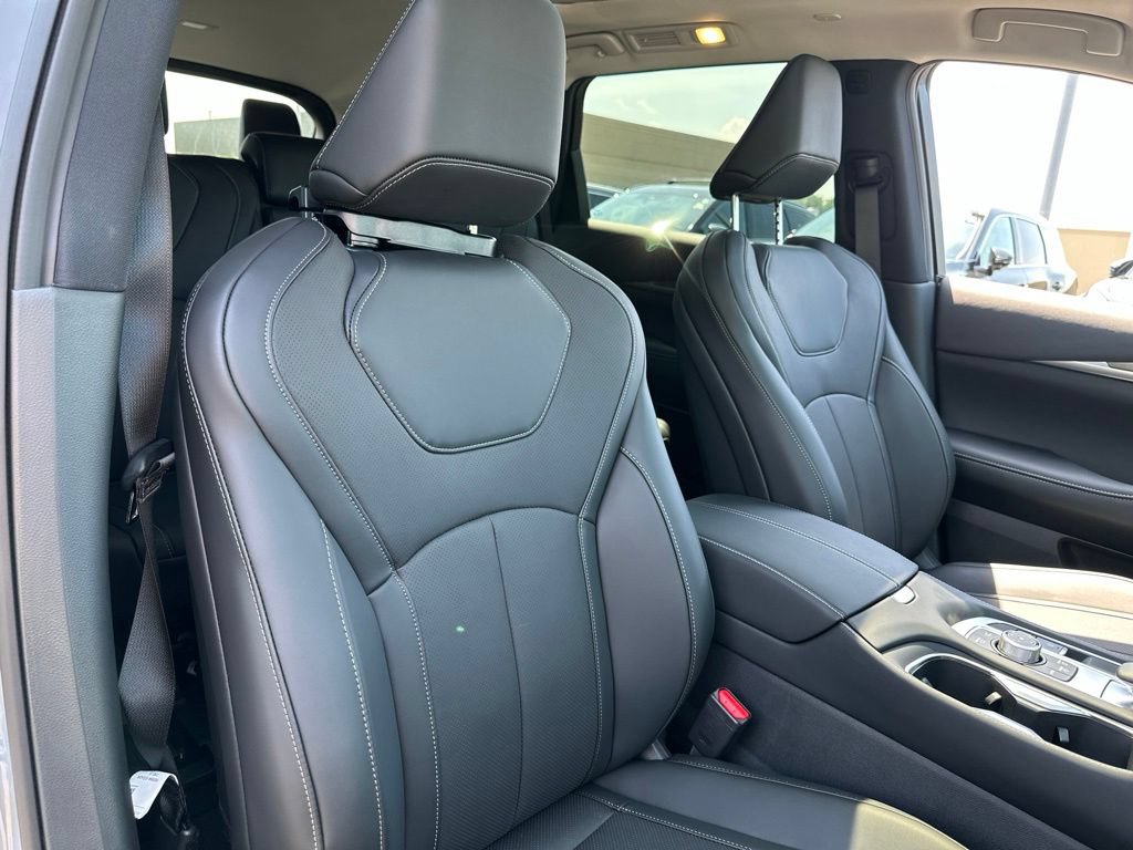 New 2027 INFINITI QX60 Luxe w/ Family Package AWD/4WD image 17