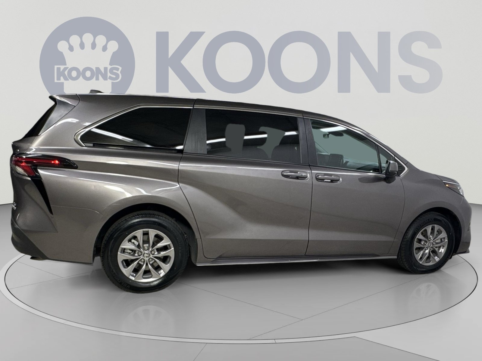 Used 2024 Toyota Sienna LE FWD image 21
