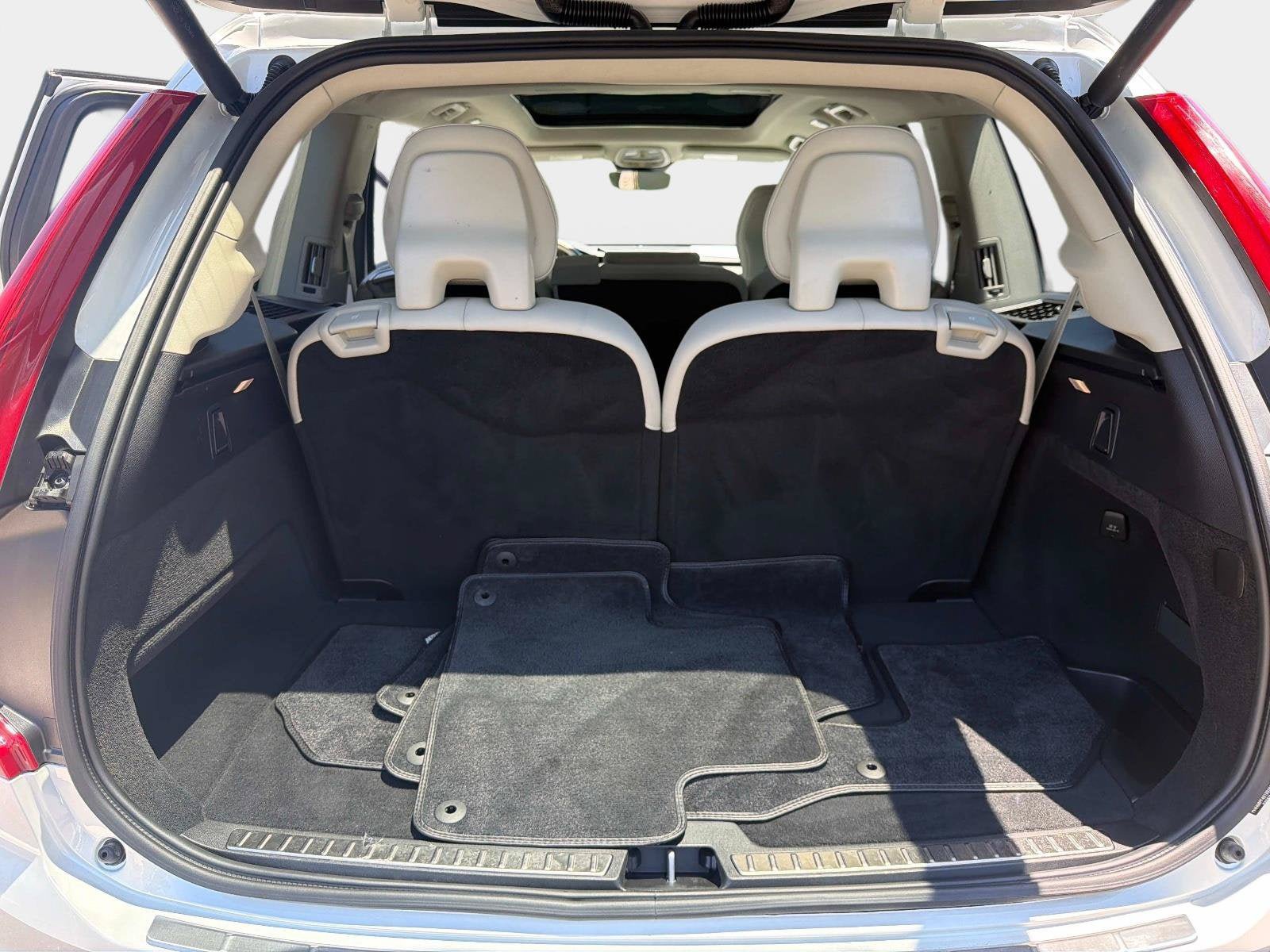 Used 2025 Volvo XC90 T8 Ultra w/ Protection Package Premier AWD/4WD image 11