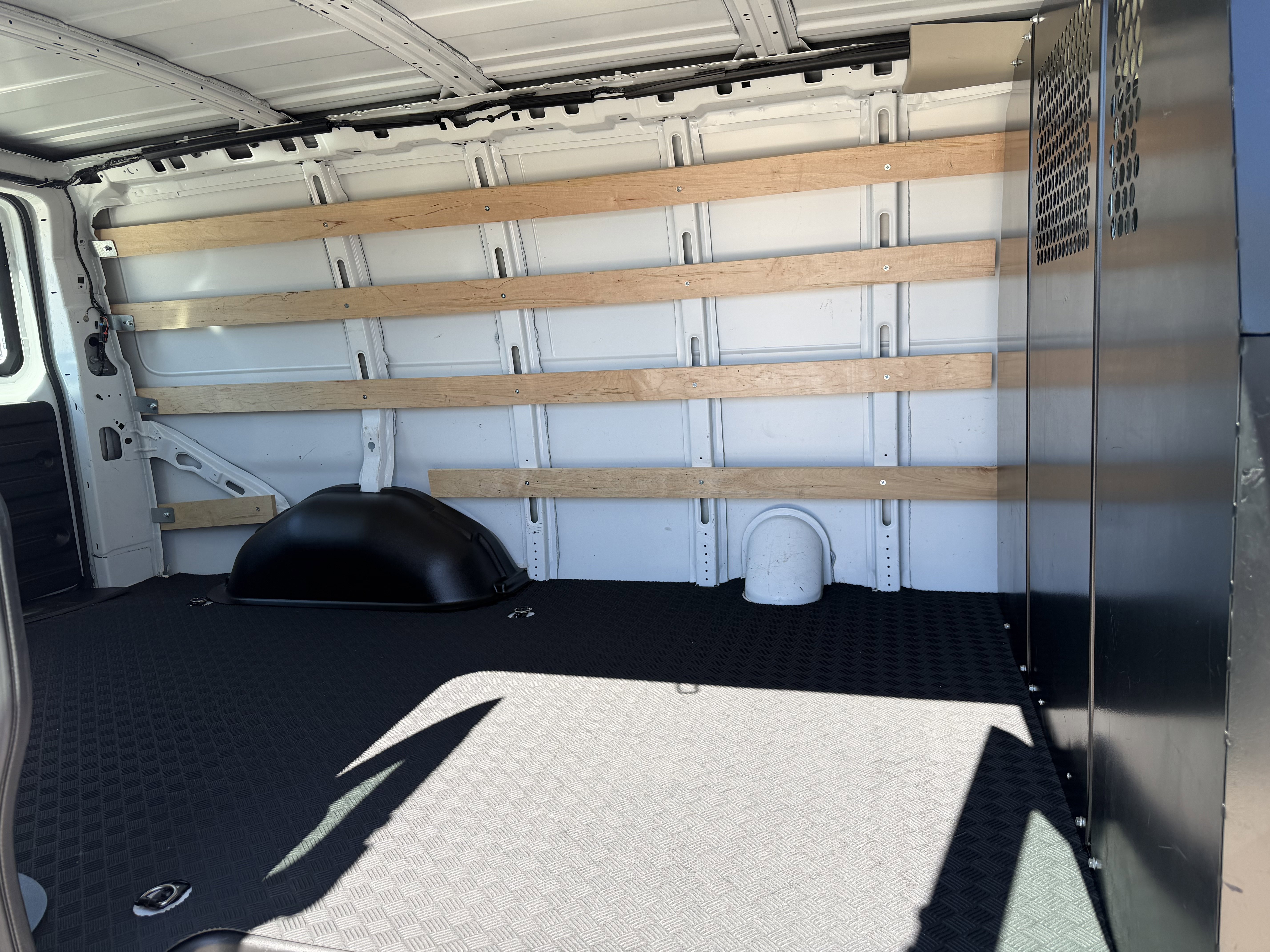 Used 2024 Chevrolet Express 2500 w/ Driver Convenience Package image 10