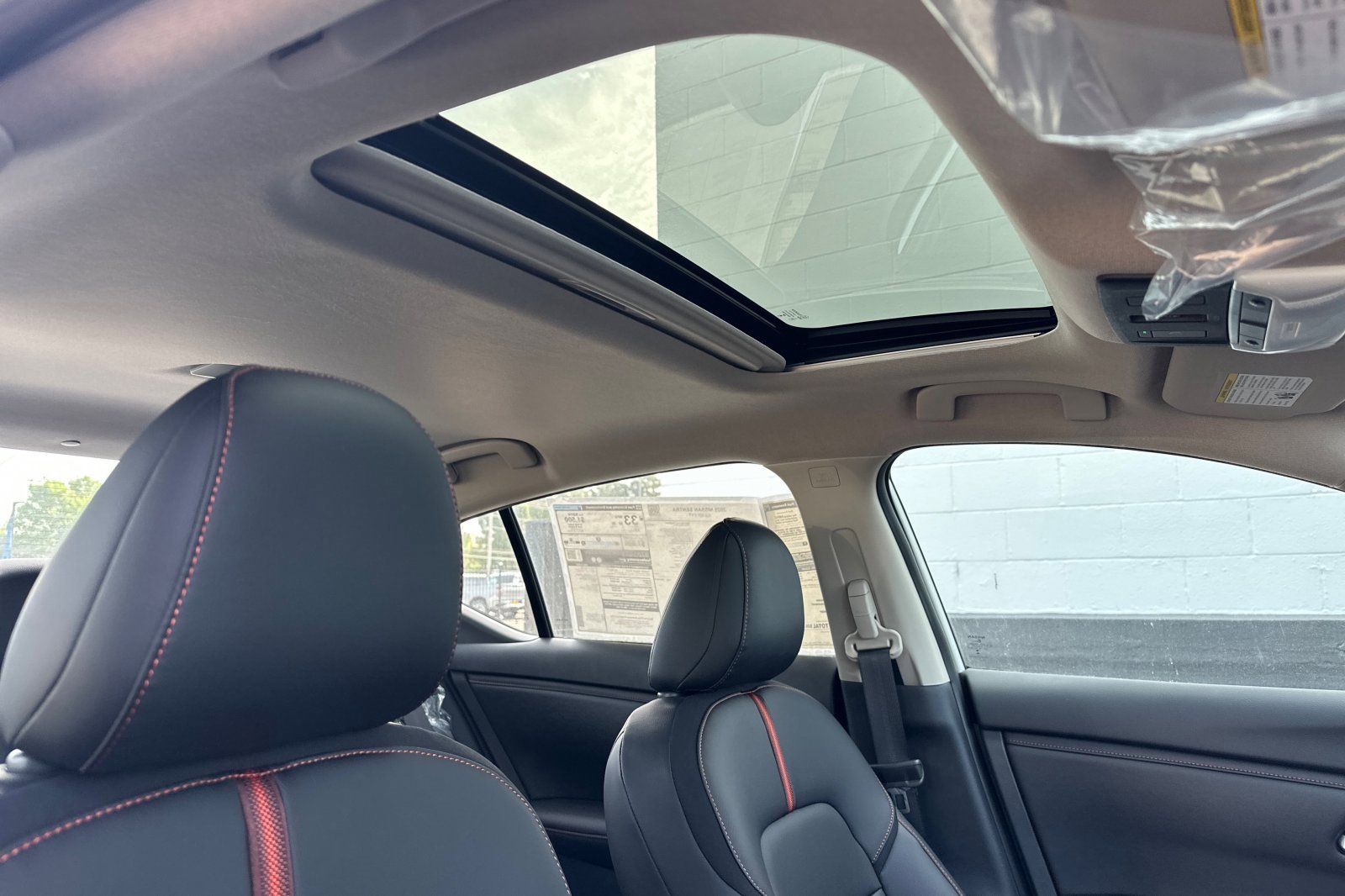 Used 2025 Nissan Sentra SR w/ SR Premium Package image 15