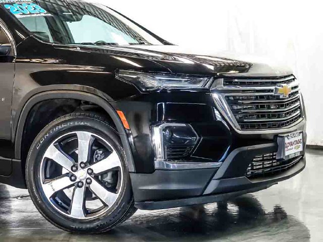 Certified 2023 Chevrolet Traverse LT w/ LT Premium Package AWD/4WD image 3