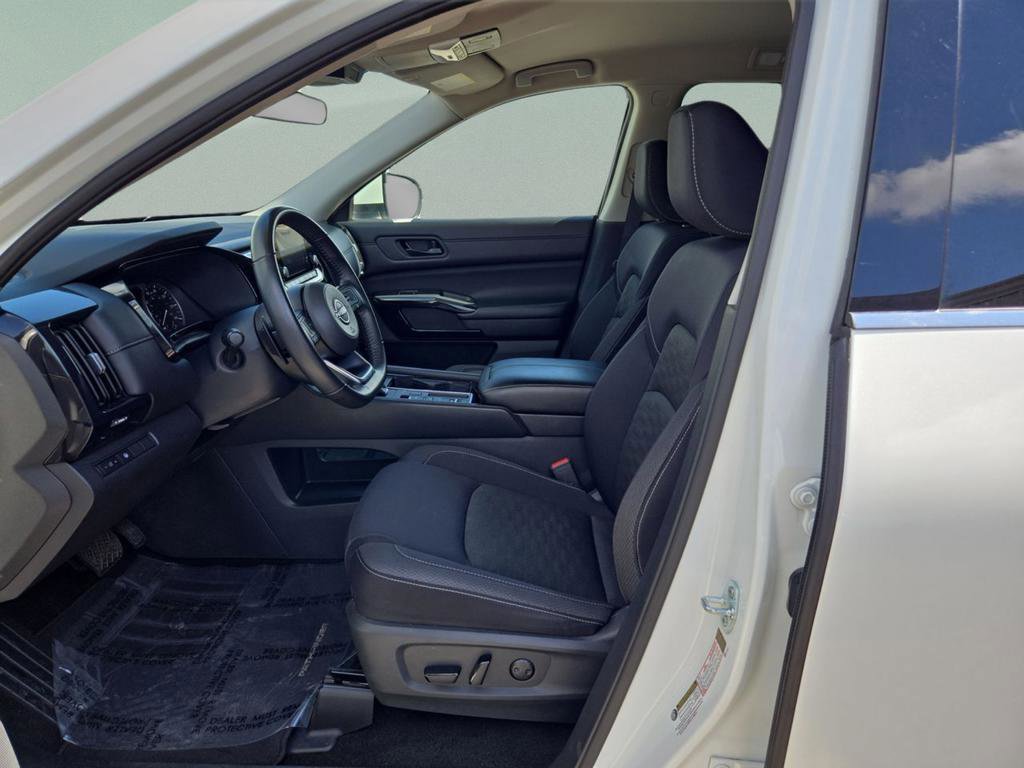 Used 2024 Nissan Pathfinder SV FWD image 23