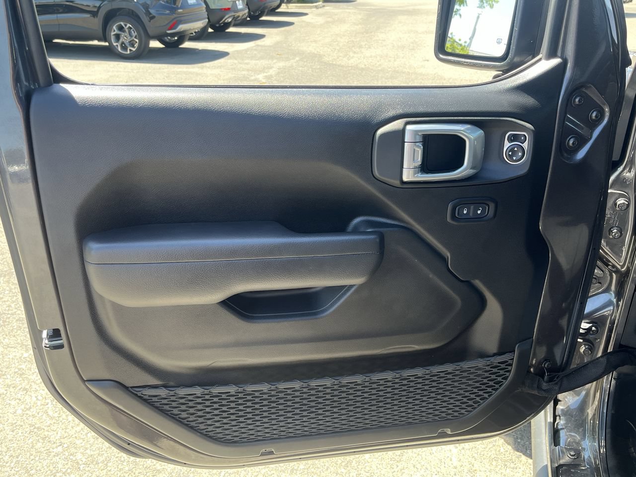 Used 2023 Jeep Wrangler Unlimited w/ Cold Weather Group AWD/4WD image 19
