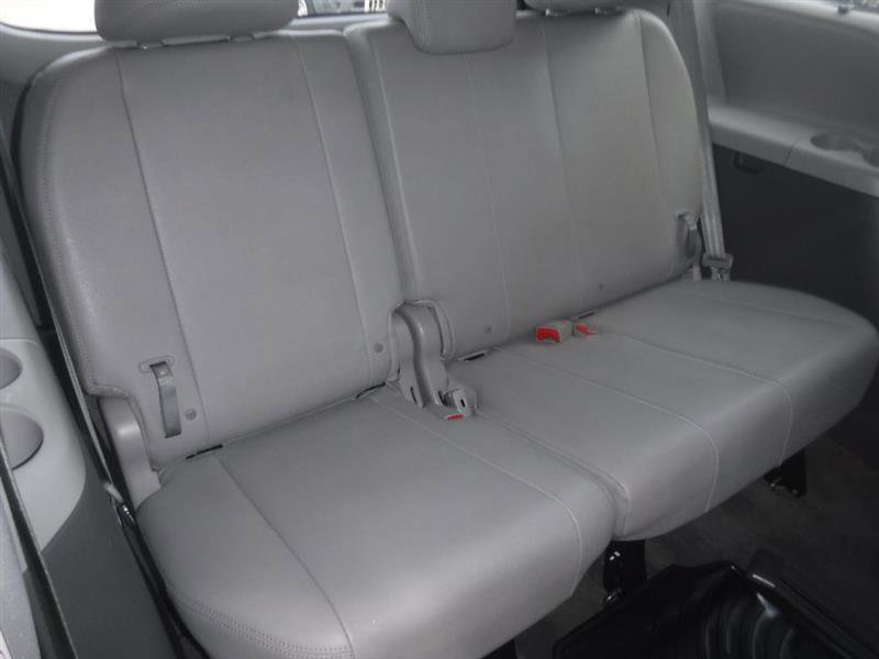 Used 2017 Toyota Sienna AWD image 33