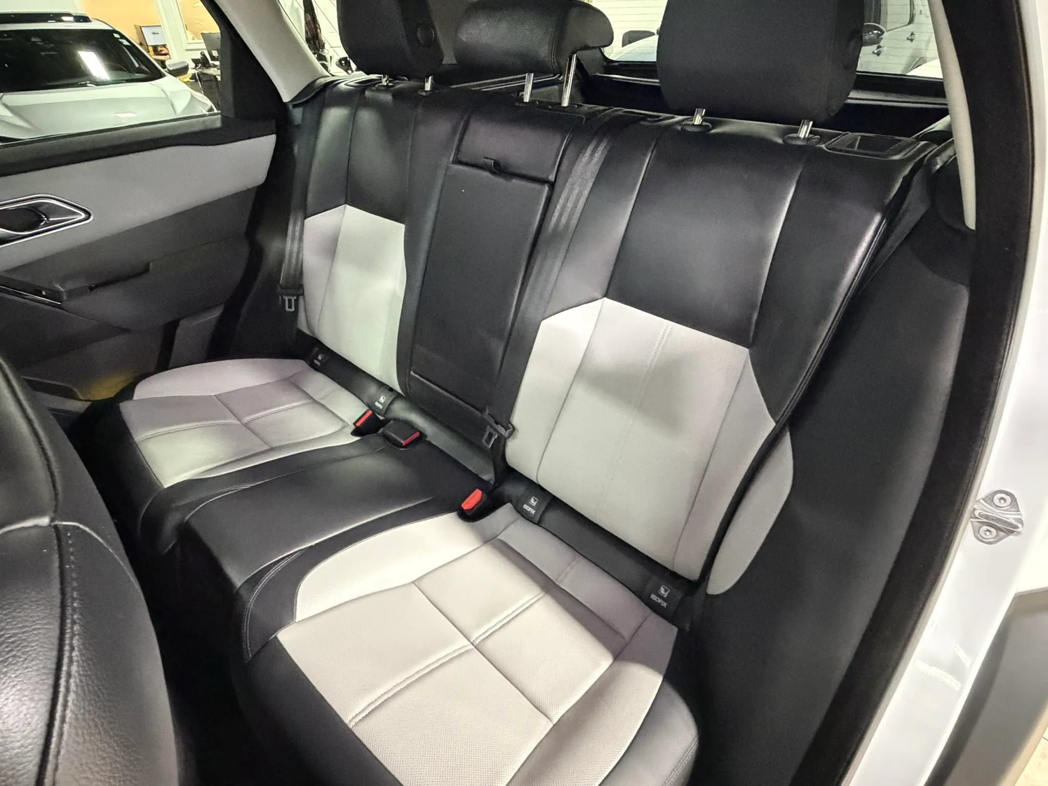 Used 2025 Land Rover Range Rover Velar Dynamic SE AWD/4WD image 29