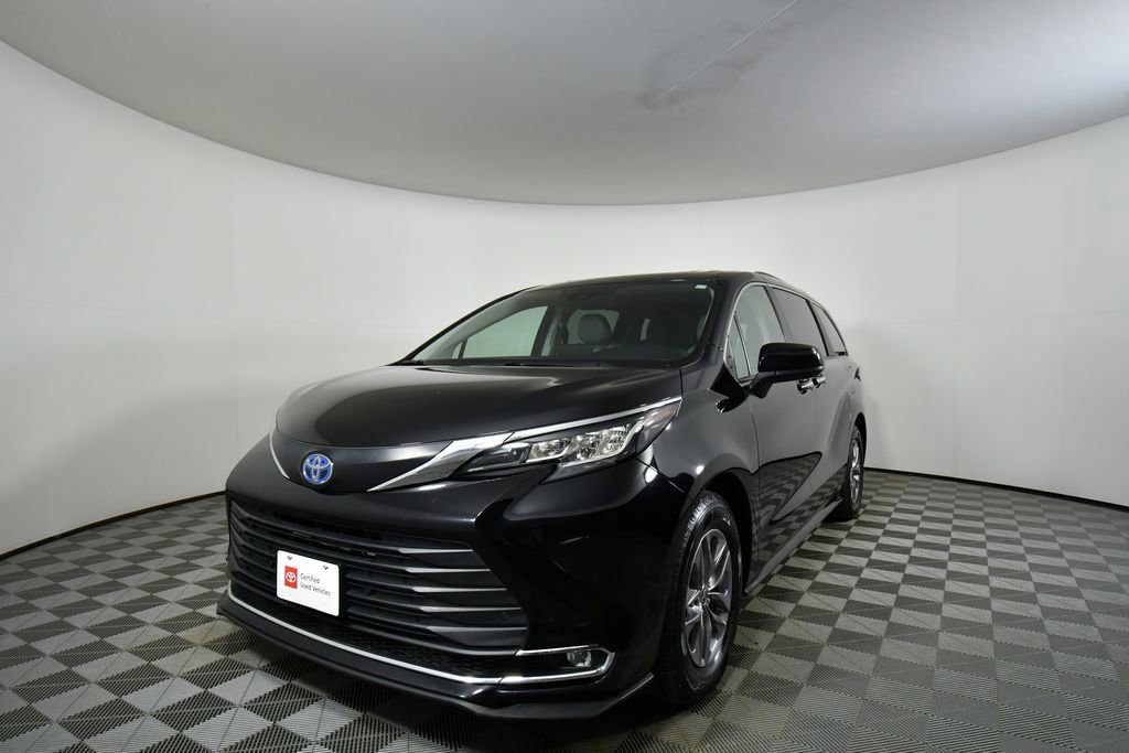 Used 2023 Toyota Sienna XLE image 6