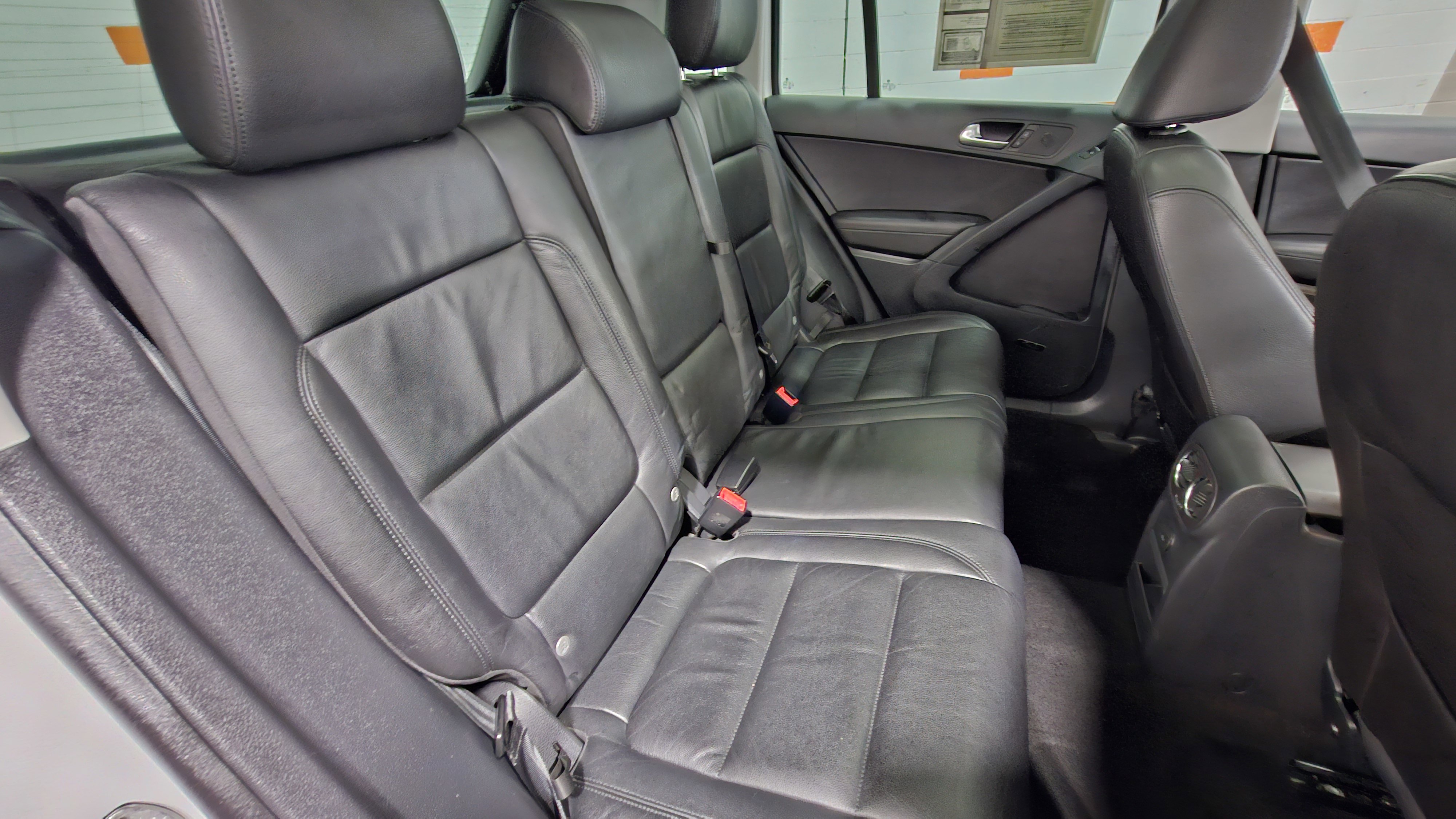 Used 2017 Volkswagen Tiguan SEL image 18