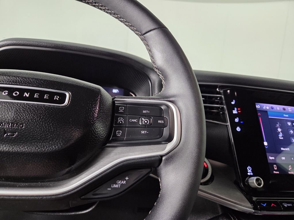 Certified 2025 Jeep Wagoneer 4WD image 17