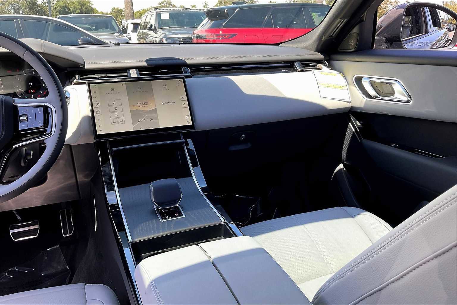 New 2026 Land Rover Range Rover Velar Dynamic SE image 9