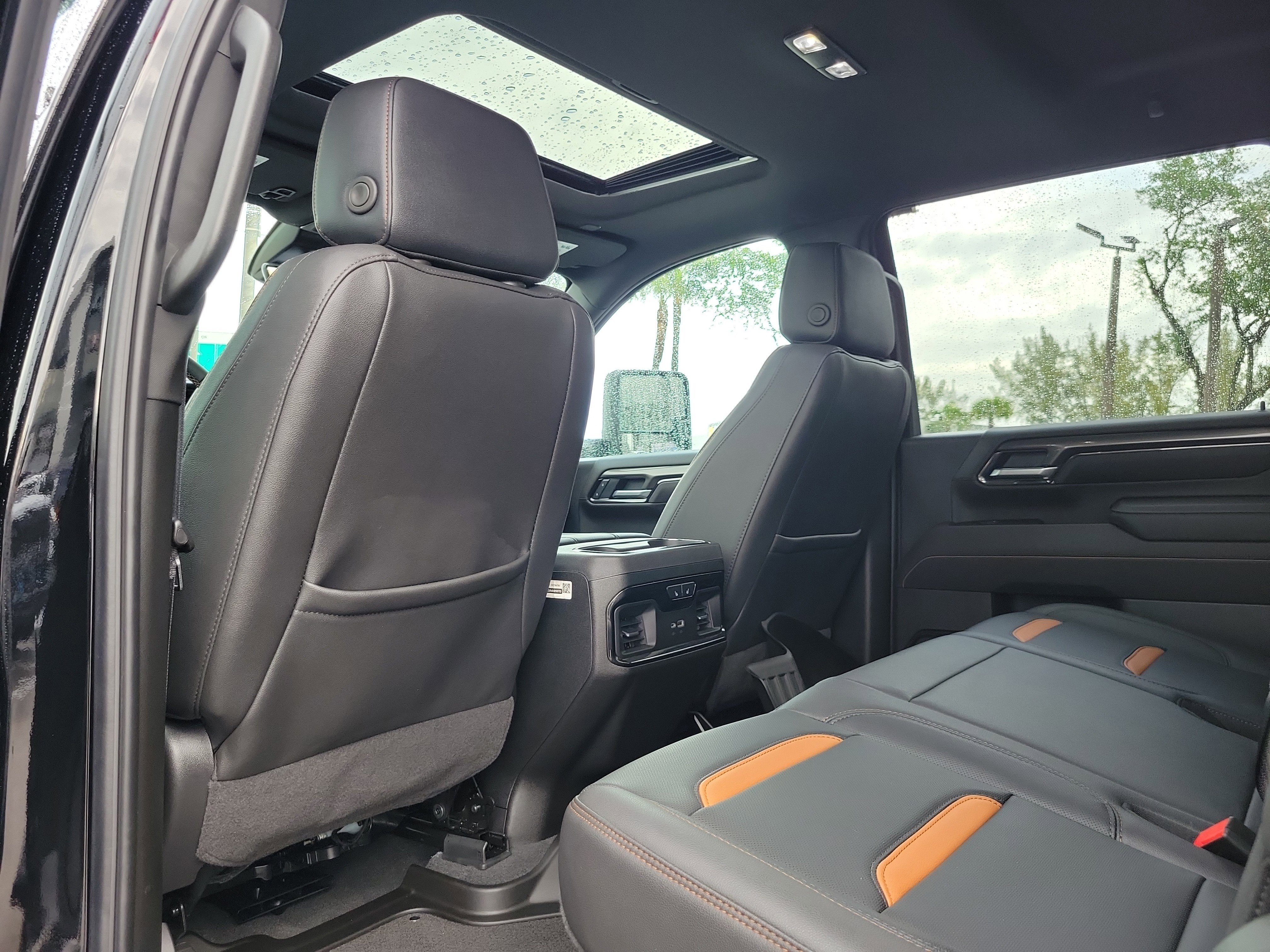 Used 2025 GMC Sierra 2500 AT4 w/ AT4 Premium Plus Package AWD/4WD image 16