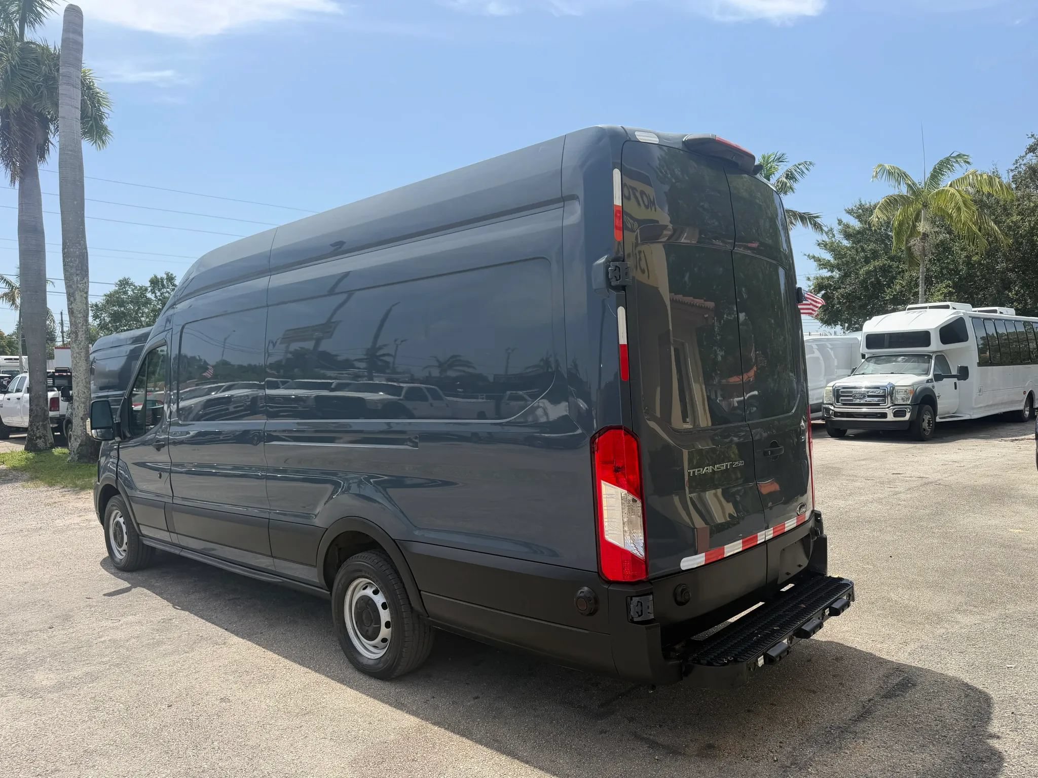 Used 2020 Ford Transit 250 148 High Roof Extended RWD image 3