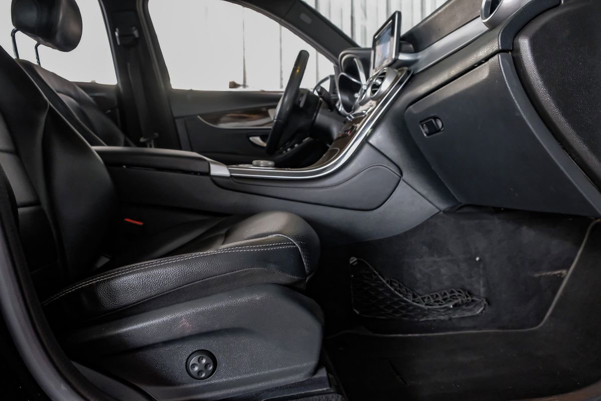 Used 2019 Mercedes-Benz GLC 300 image 32