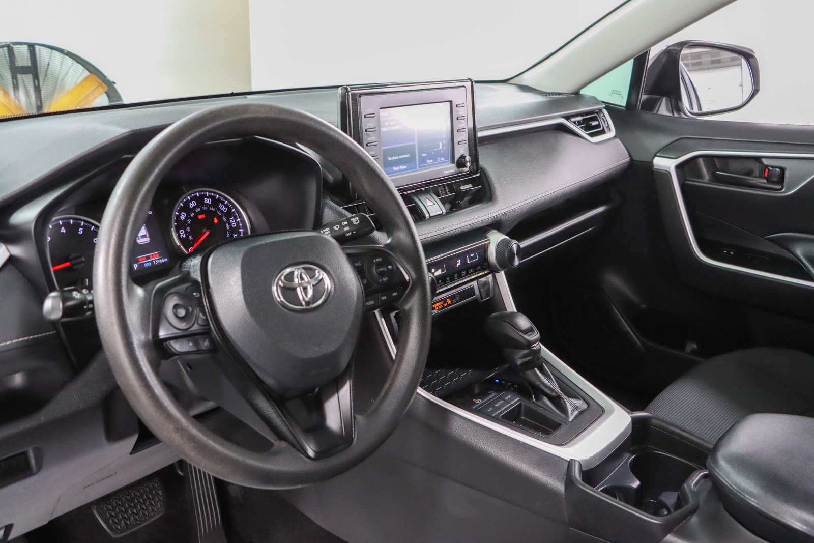 Used 2020 Toyota RAV4 LE FWD image 22