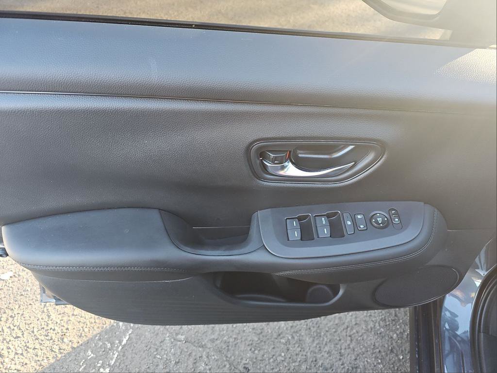 Used 2025 Honda HR-V LX image 11