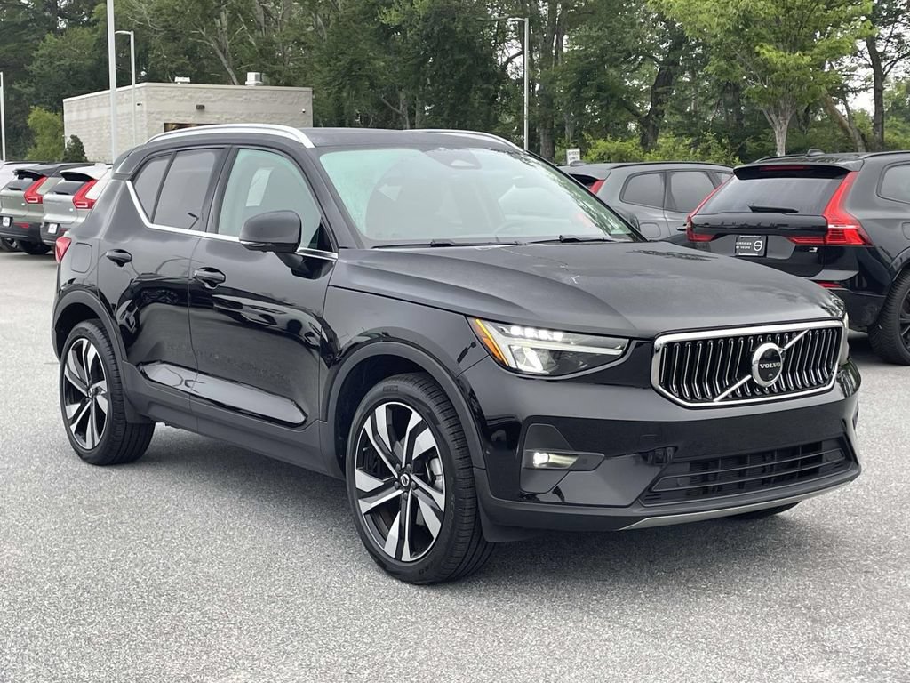 Used 2023 Volvo XC40 B5 Plus w/ Protection Package Premier AWD/4WD image 1