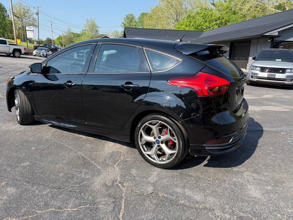 Used 2017 Ford Focus ST w/ Equipment Group 401A FWD image 27
