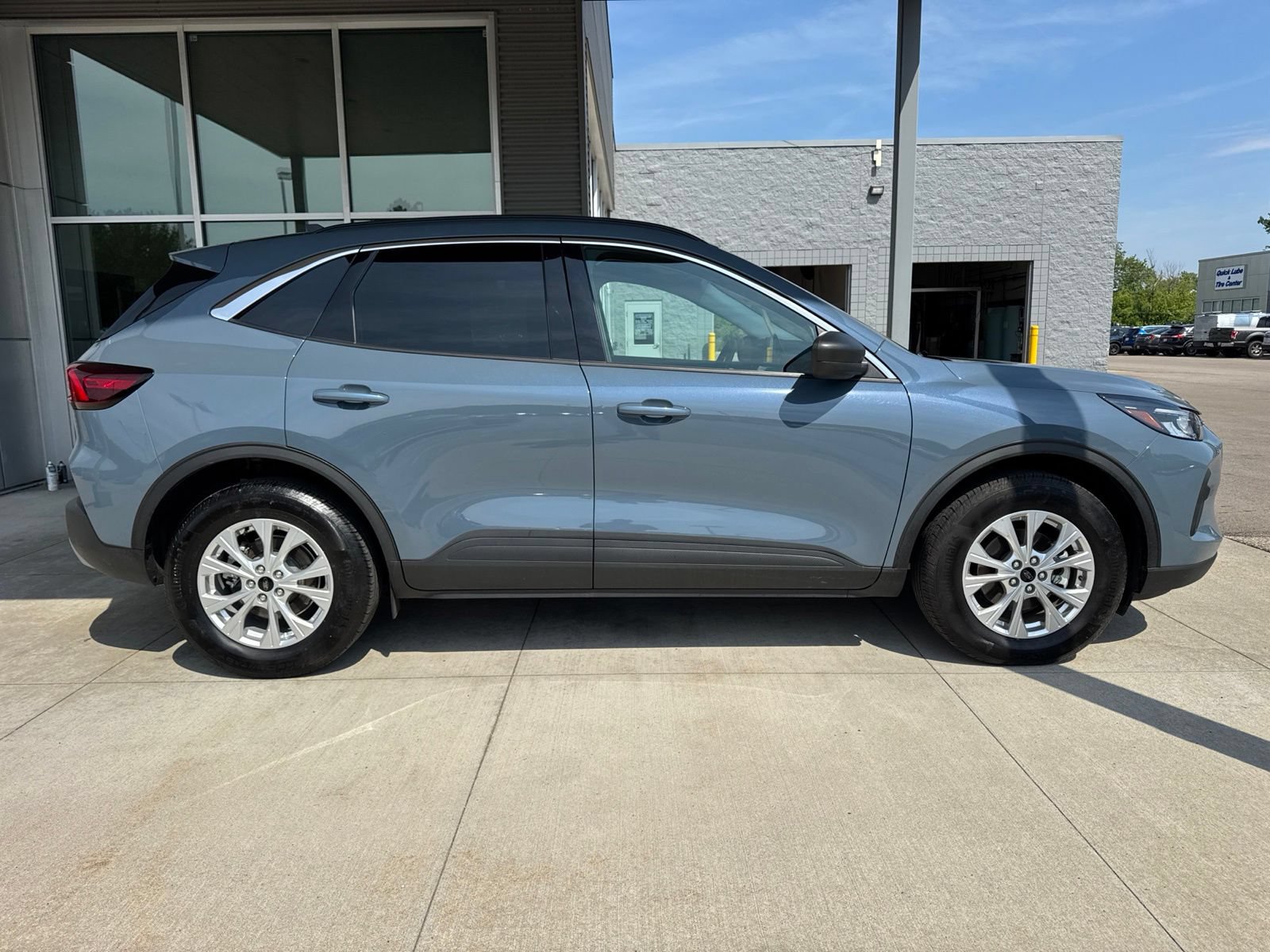 Certified 2023 Ford Escape Active AWD/4WD image 9
