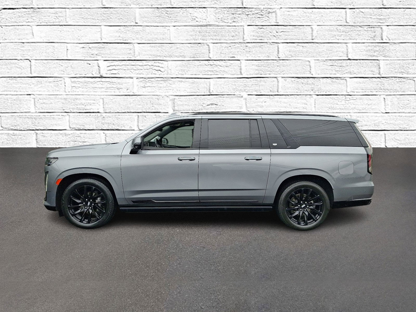 Used 2023 Cadillac Escalade ESV Sport Platinum w/ LPO, ONYX Package image 3