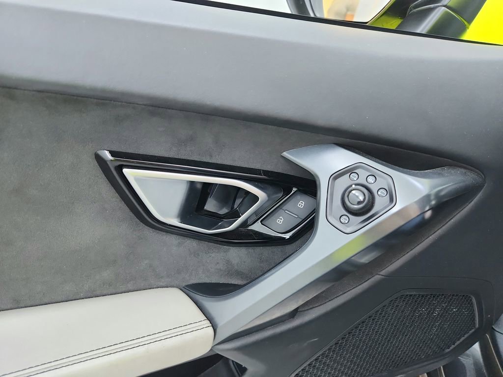 Used 2015 Lamborghini Huracan LP 610-4 image 17