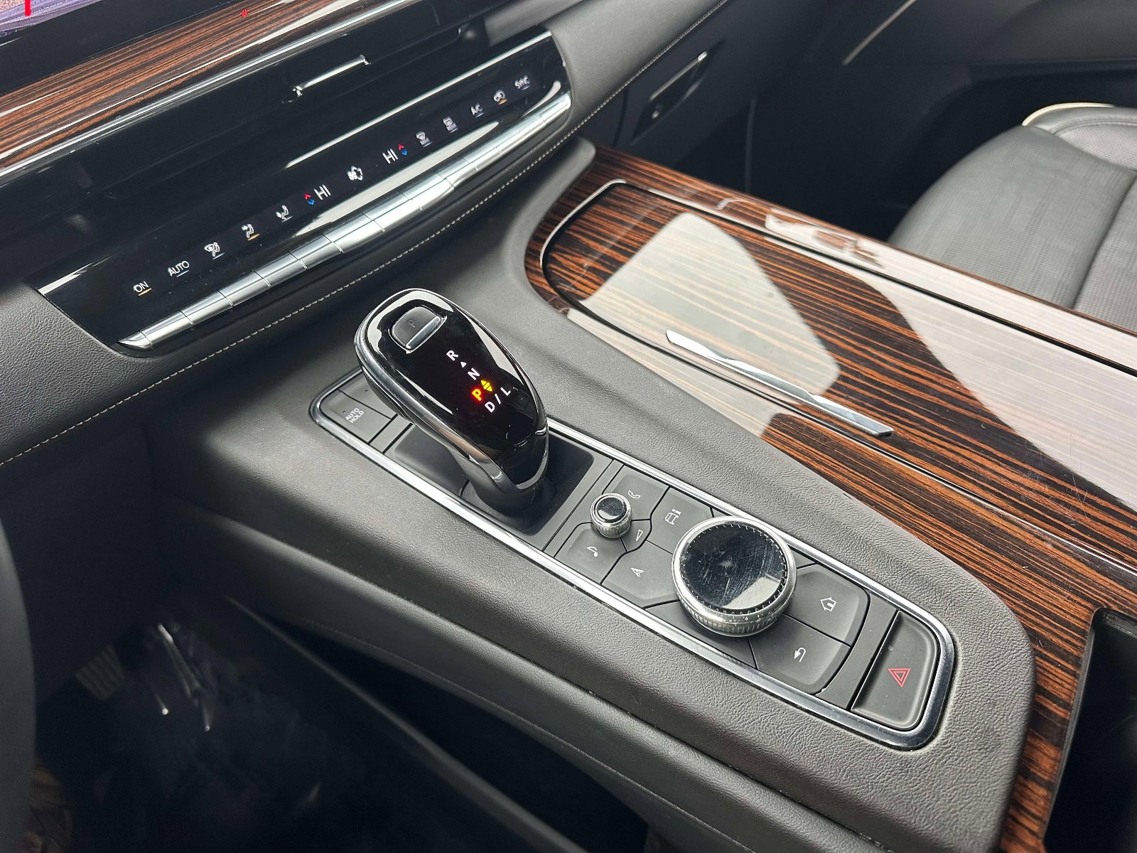 Used 2022 Cadillac Escalade Premium Luxury w/ LPO, Illumination Package image 14