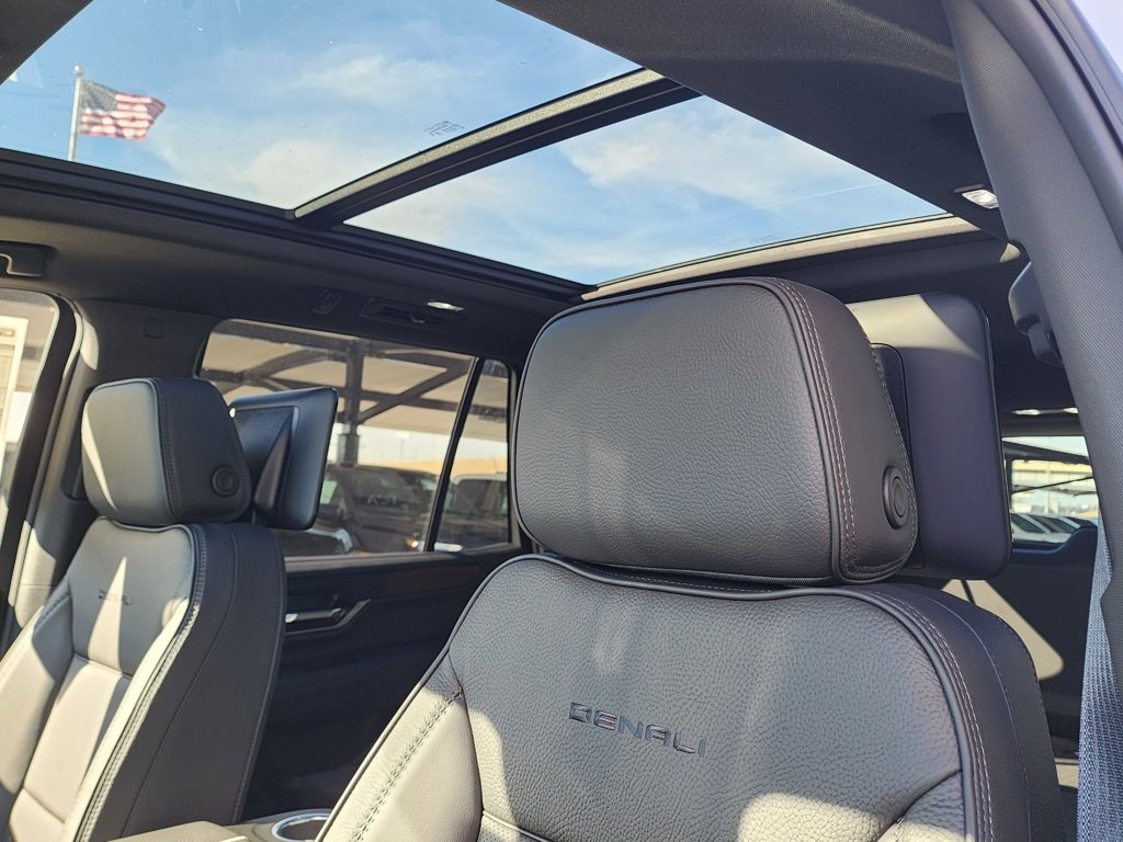 New 2026 GMC Yukon Denali w/ Denali Reserve Package image 16