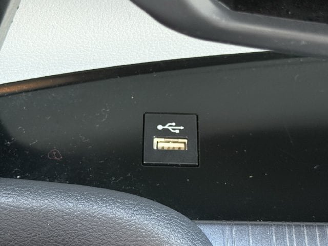 Used 2025 Toyota Sienna XLE FWD image 21
