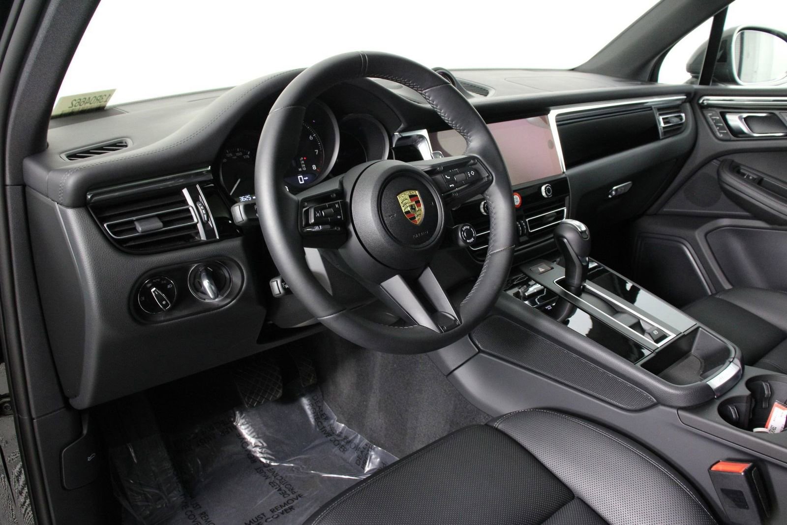 Certified 2025 Porsche Macan Turbo image 4