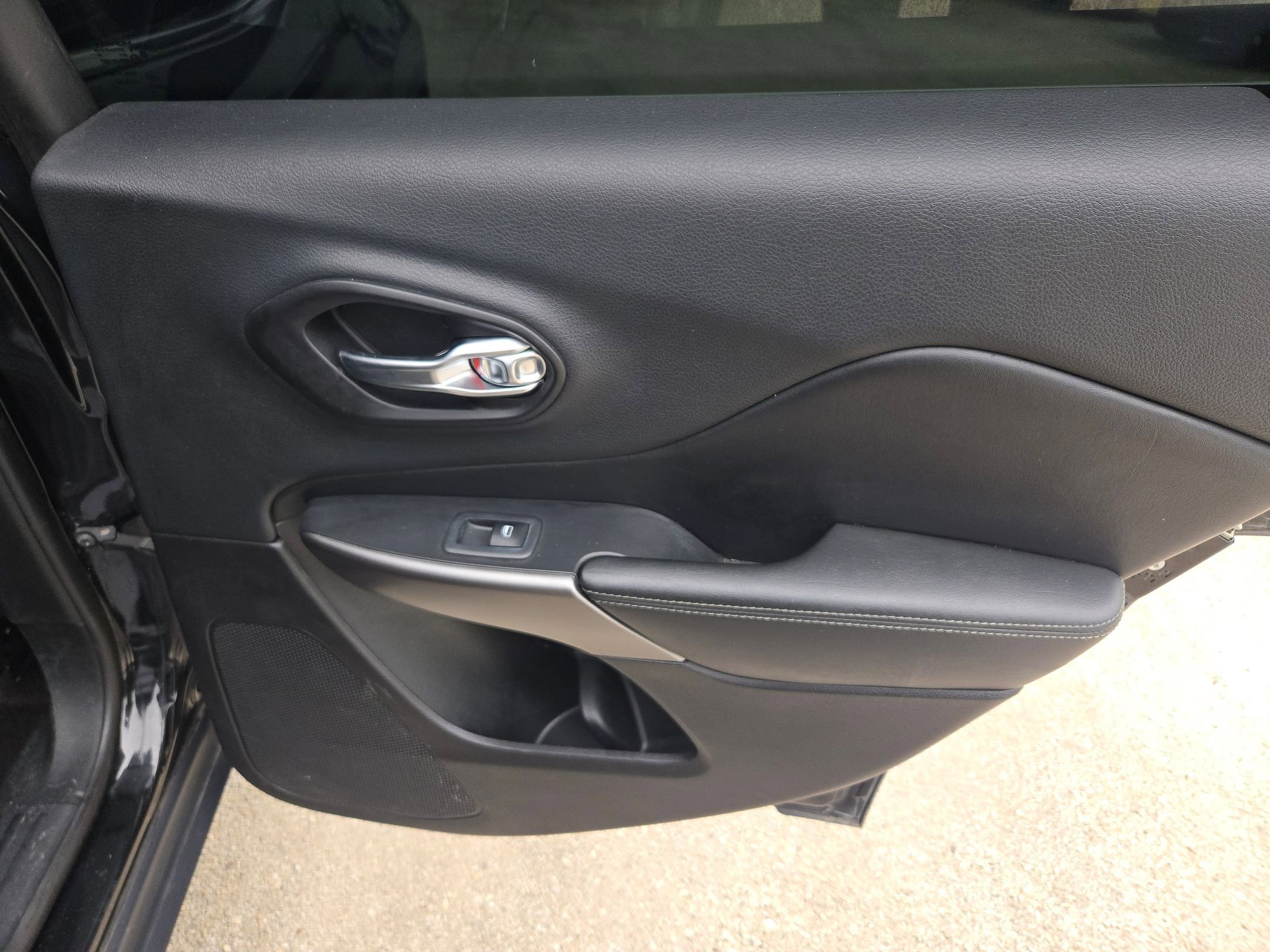Used 2019 Jeep Cherokee Limited AWD/4WD image 26