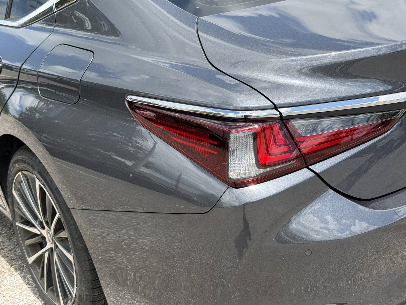 Used 2024 Lexus ES 350 w/ Premium Package FWD image 10