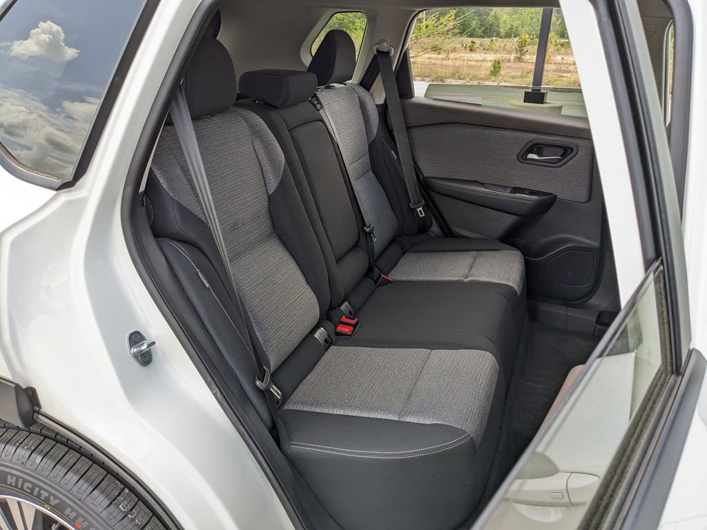 Used 2023 Nissan Rogue SV image 42