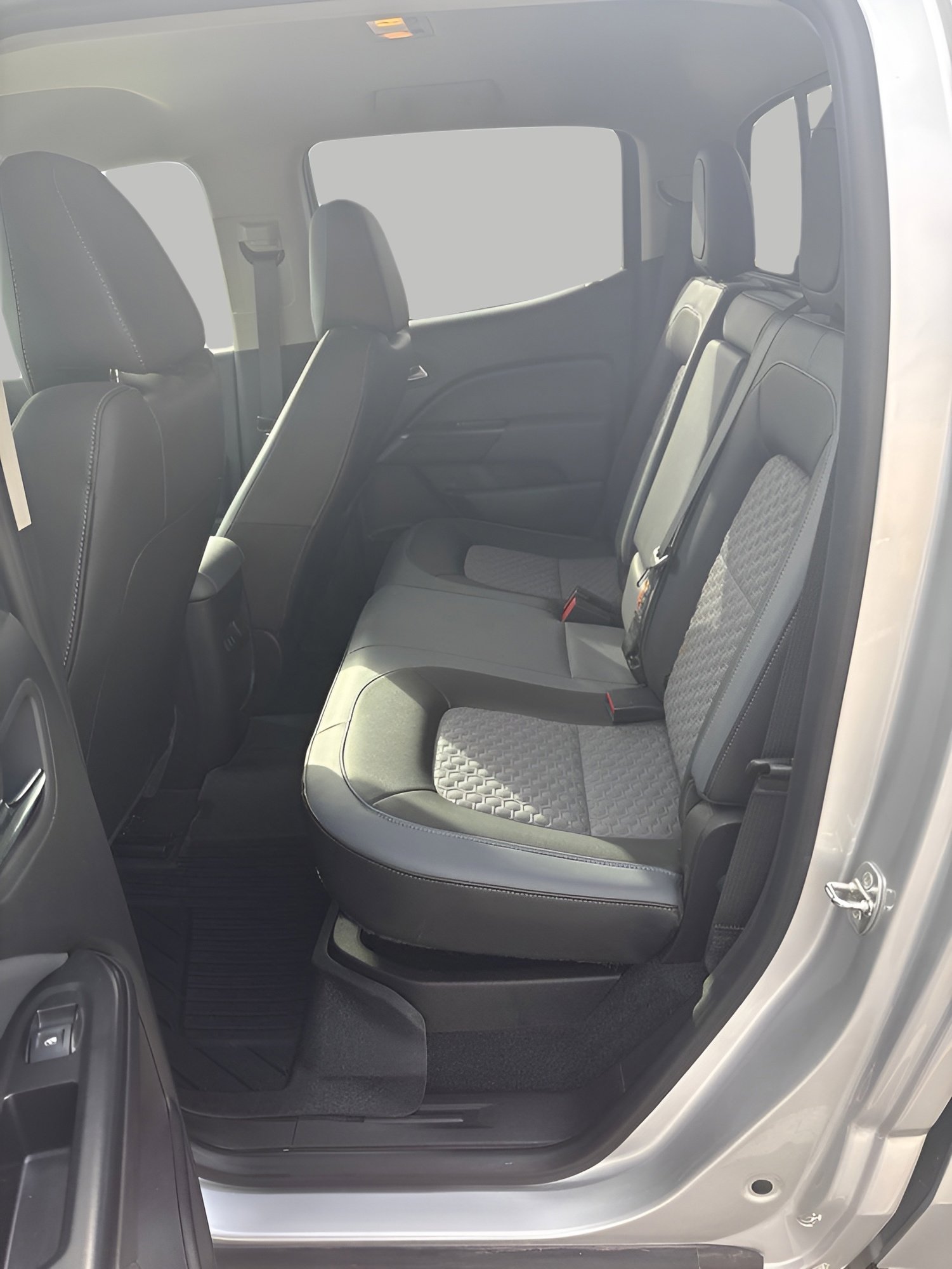 Used 2018 Chevrolet Colorado Z71 AWD/4WD image 12