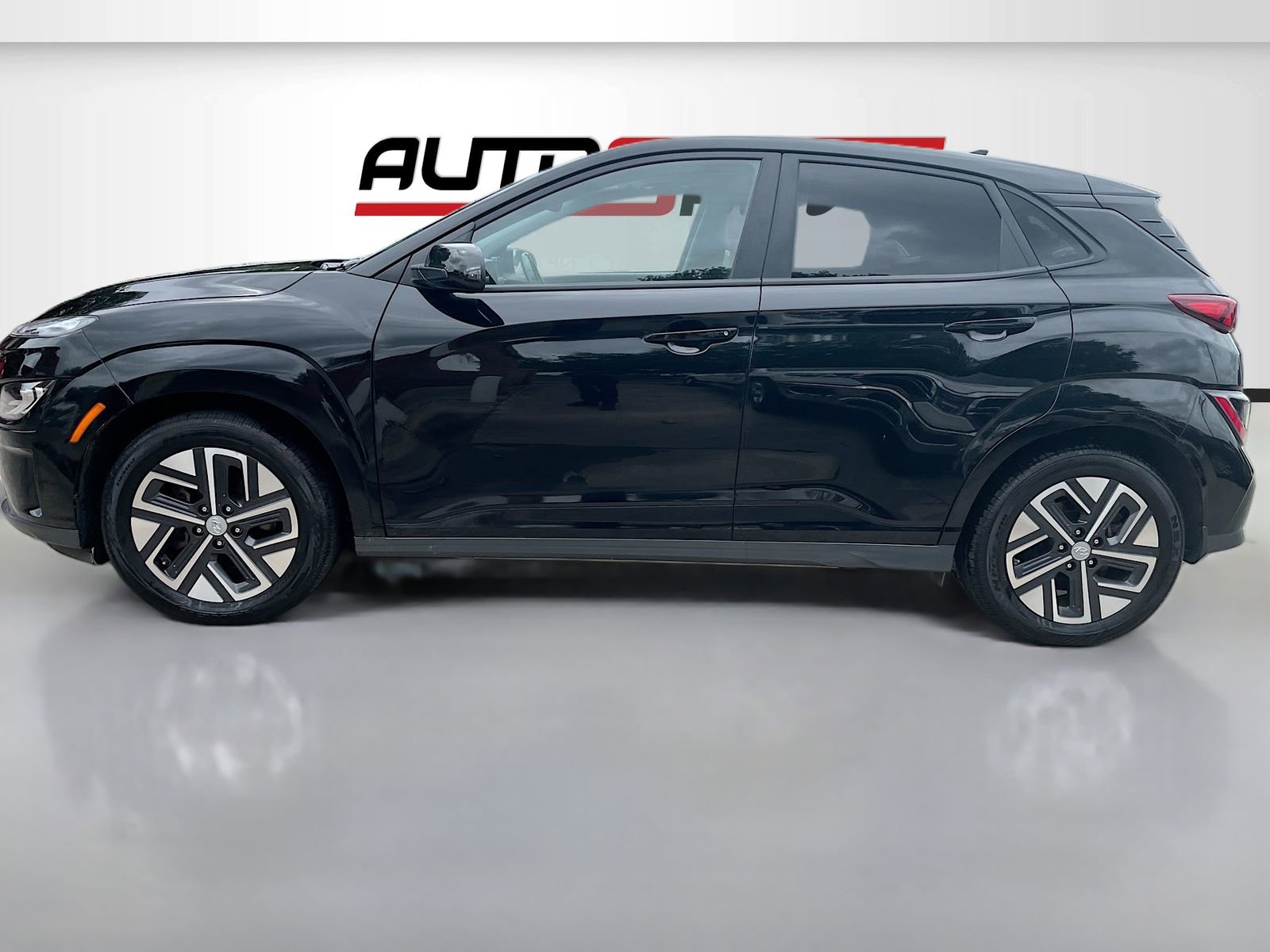 Used 2023 Hyundai Kona Limited w/ Cargo Package FWD image 4
