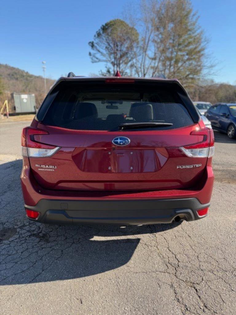 Used 2020 Subaru Forester Premium AWD/4WD image 7