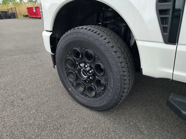 New 2026 Ford F250 Lariat w/ Black Appearance Package AWD/4WD image 9