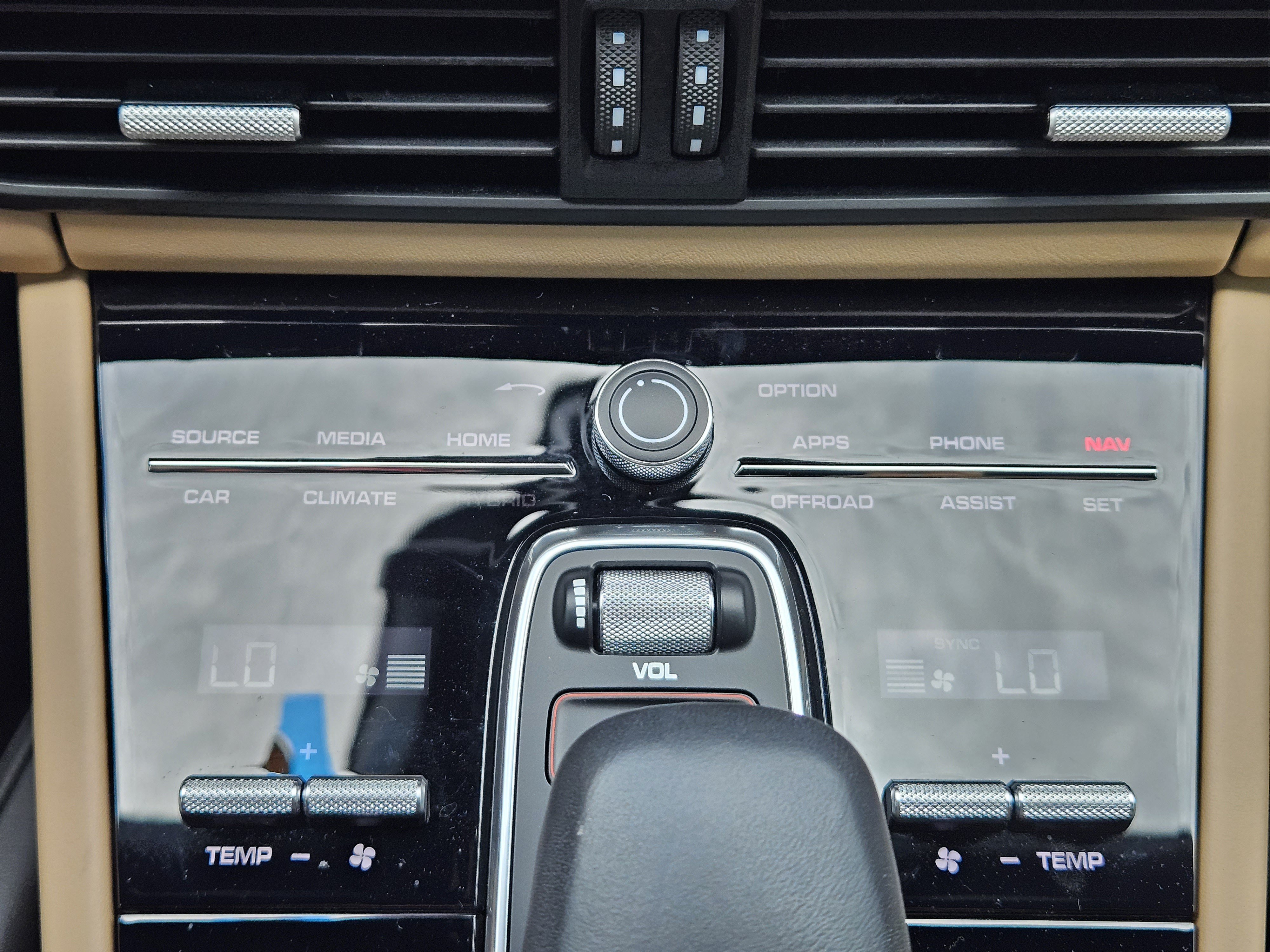 Certified 2023 Porsche Cayenne Turbo AWD/4WD image 19