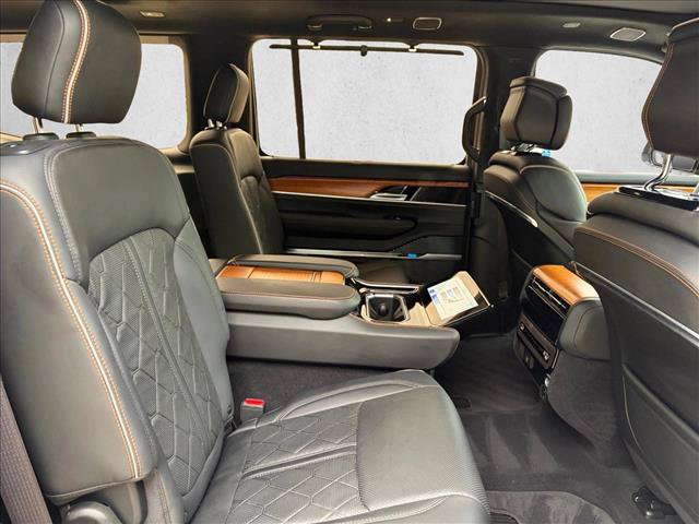 Used 2023 Jeep Grand Wagoneer Series III AWD/4WD image 21