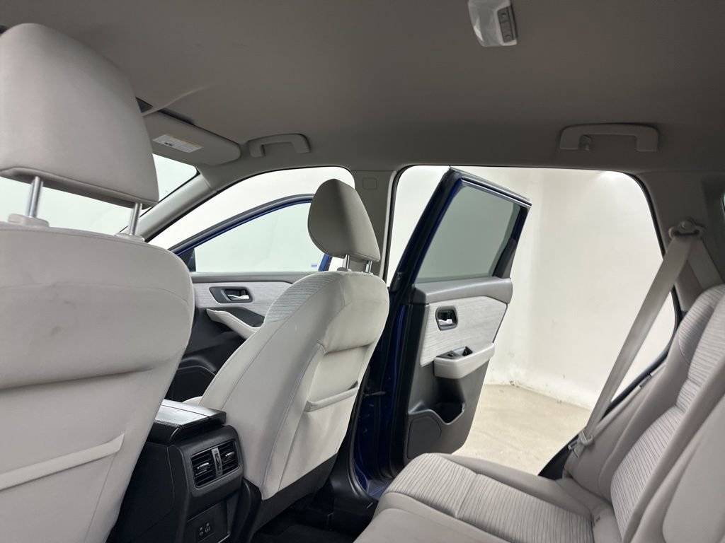 Used 2021 Nissan Rogue SV image 26