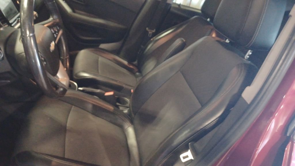 Used 2018 Chevrolet Trax LT w/ LT Convenience Package image 6