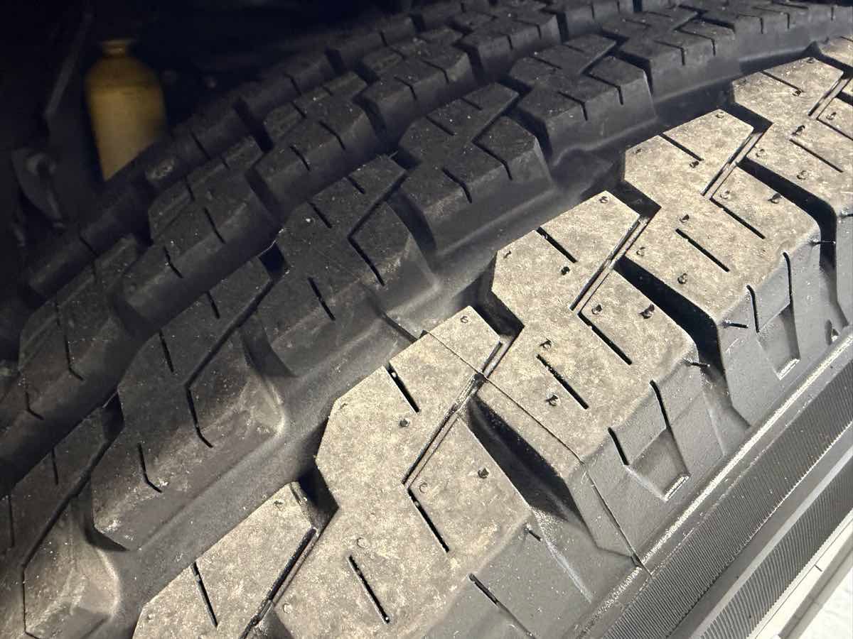 Used 2005 Ford E-350 and Econoline 350 Extended Super Duty image 3