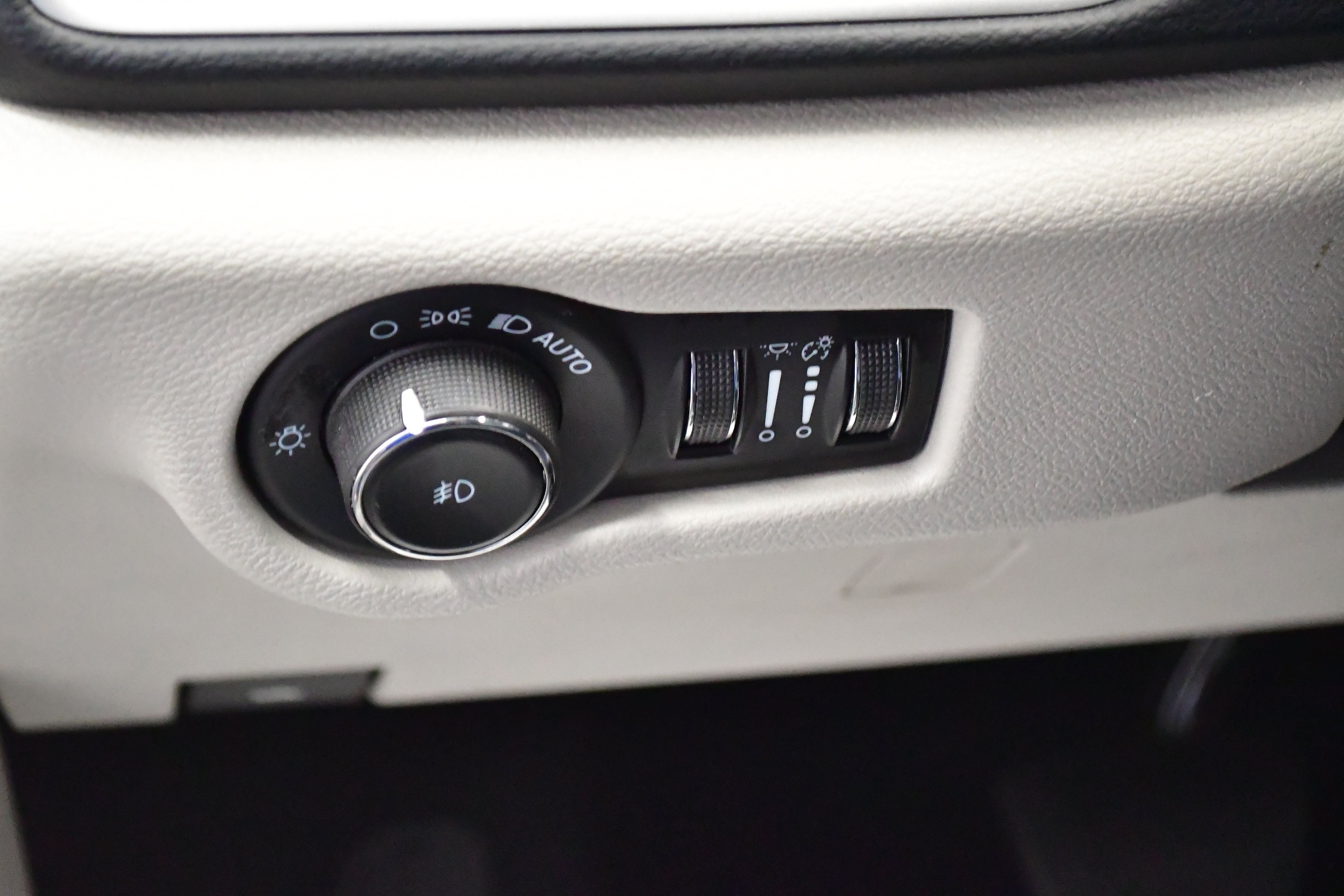 Used 2023 Chrysler Pacifica Touring-L FWD image 14