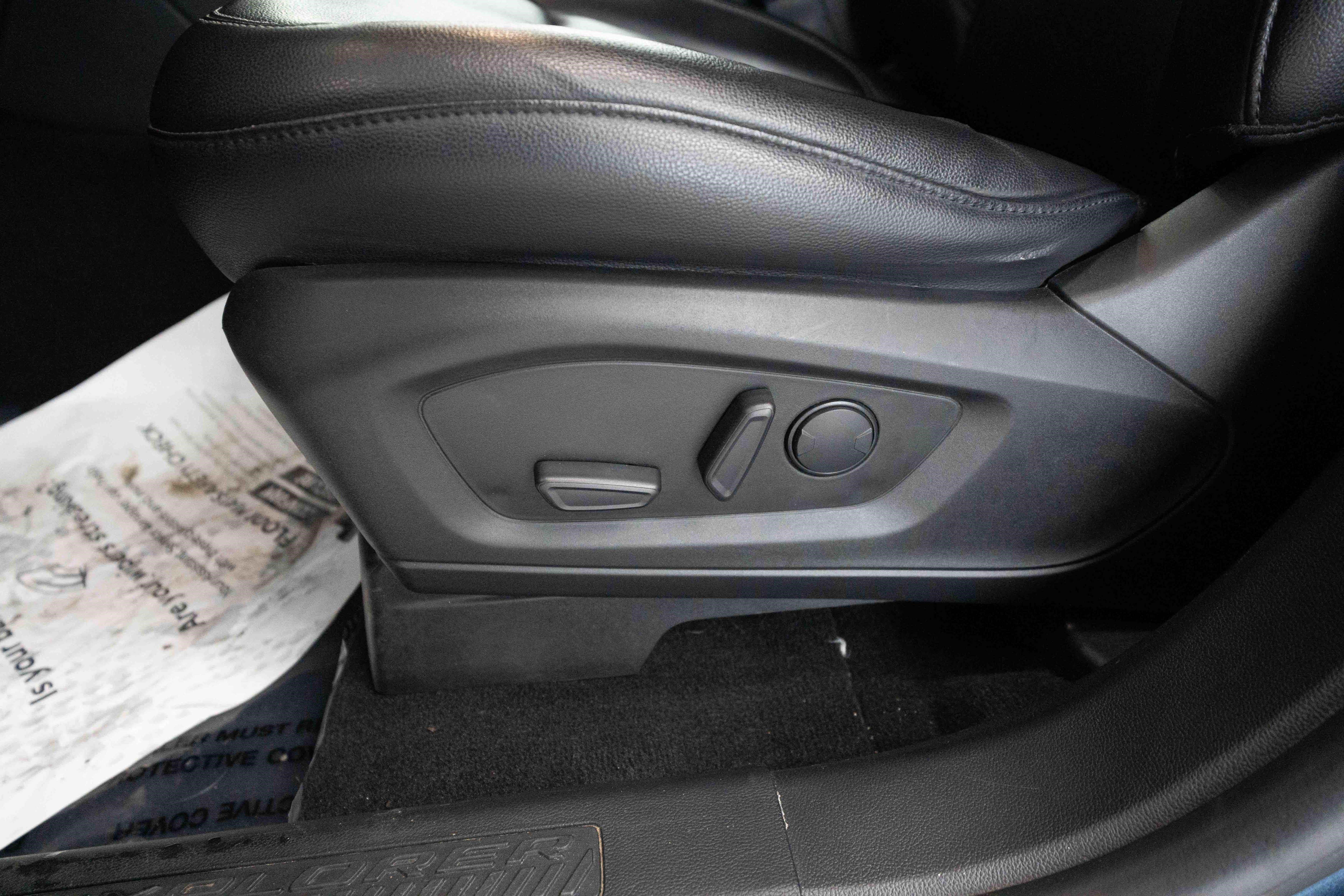 Used 2020 Ford Explorer XLT w/ Equipment Group 202A AWD/4WD image 12