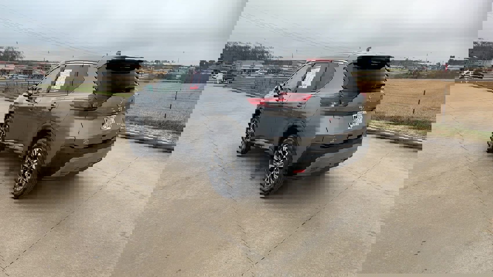 Used 2023 Nissan Rogue SV image 6