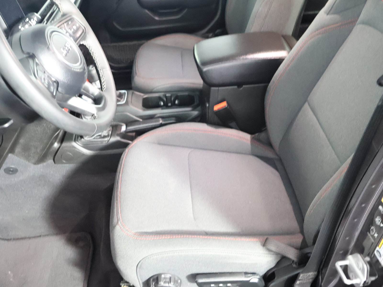 Used 2025 Jeep Wrangler Unlimited Rubicon AWD/4WD image 18