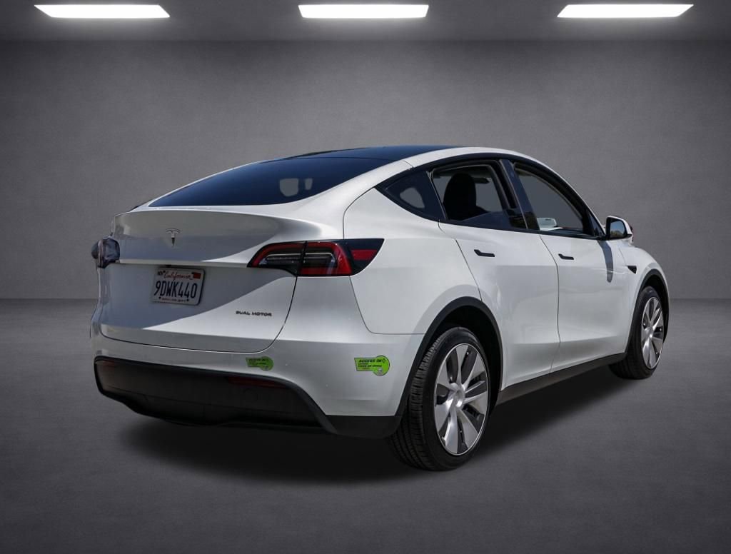 Used 2023 Tesla Model Y Long Range AWD/4WD image 4