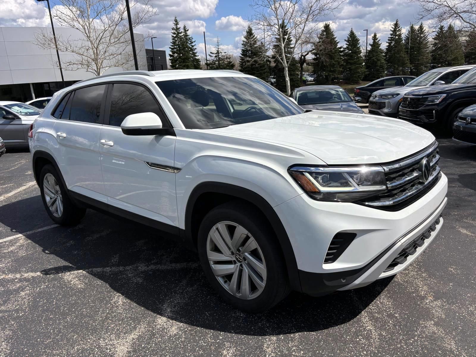 Used 2020 Volkswagen Atlas Cross Sport SE w/ Towing Package image 3
