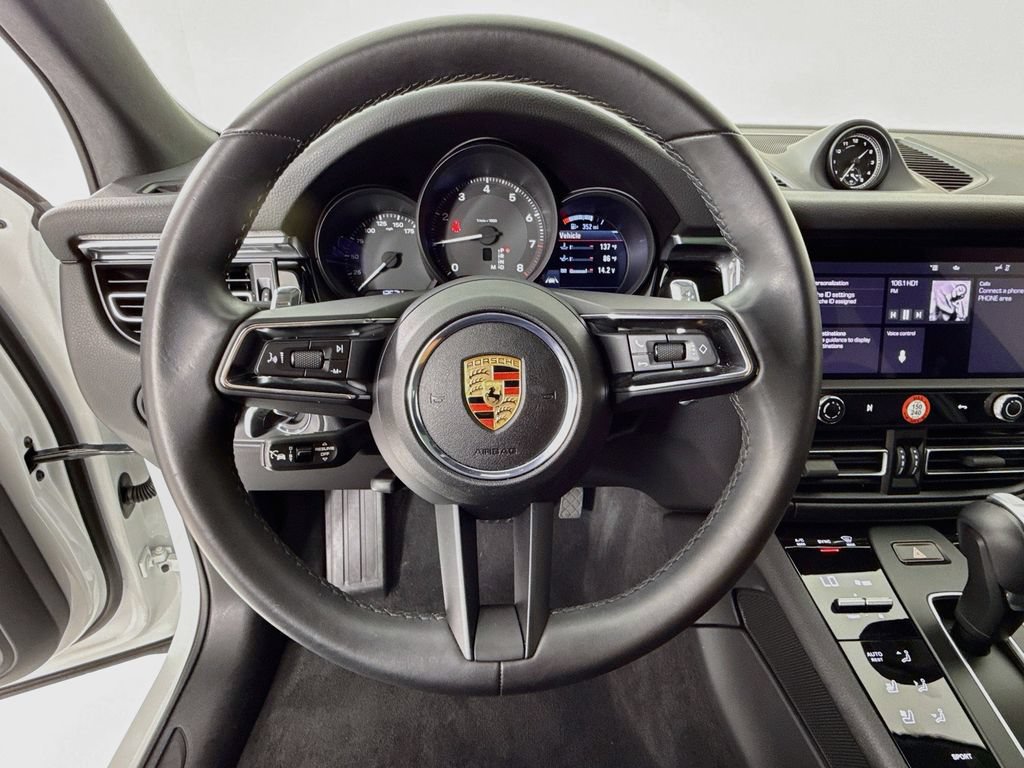 Used 2025 Porsche Macan AWD/4WD image 15