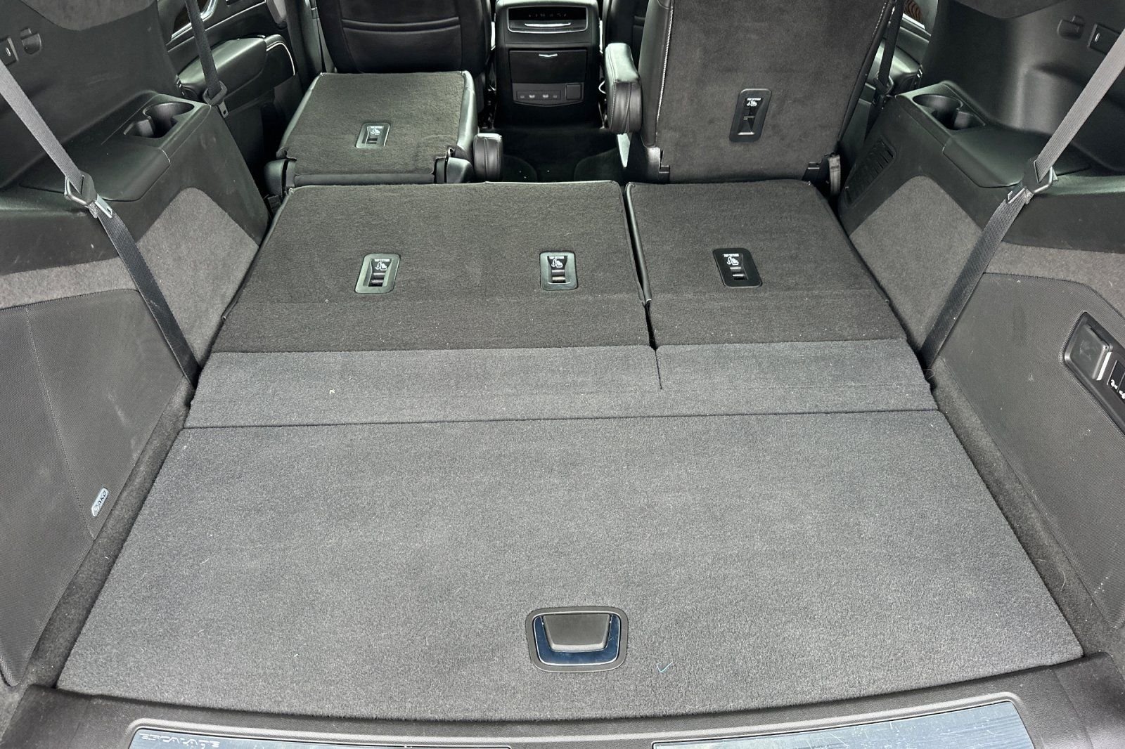 Used 2023 Cadillac Escalade Premium Luxury Platinum AWD/4WD image 19